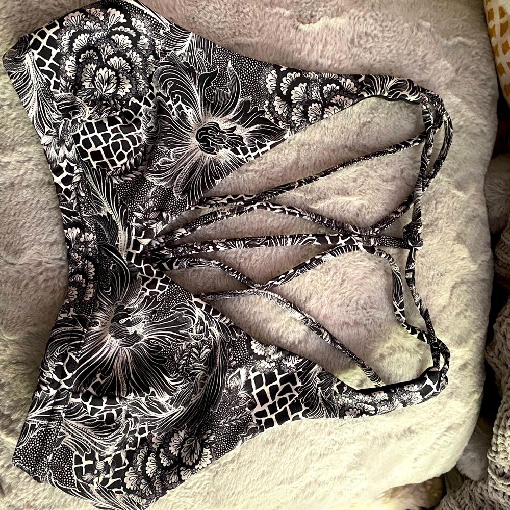 Lululemon sports bra